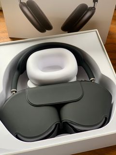 Apple Airpod Maxes with Smart Case