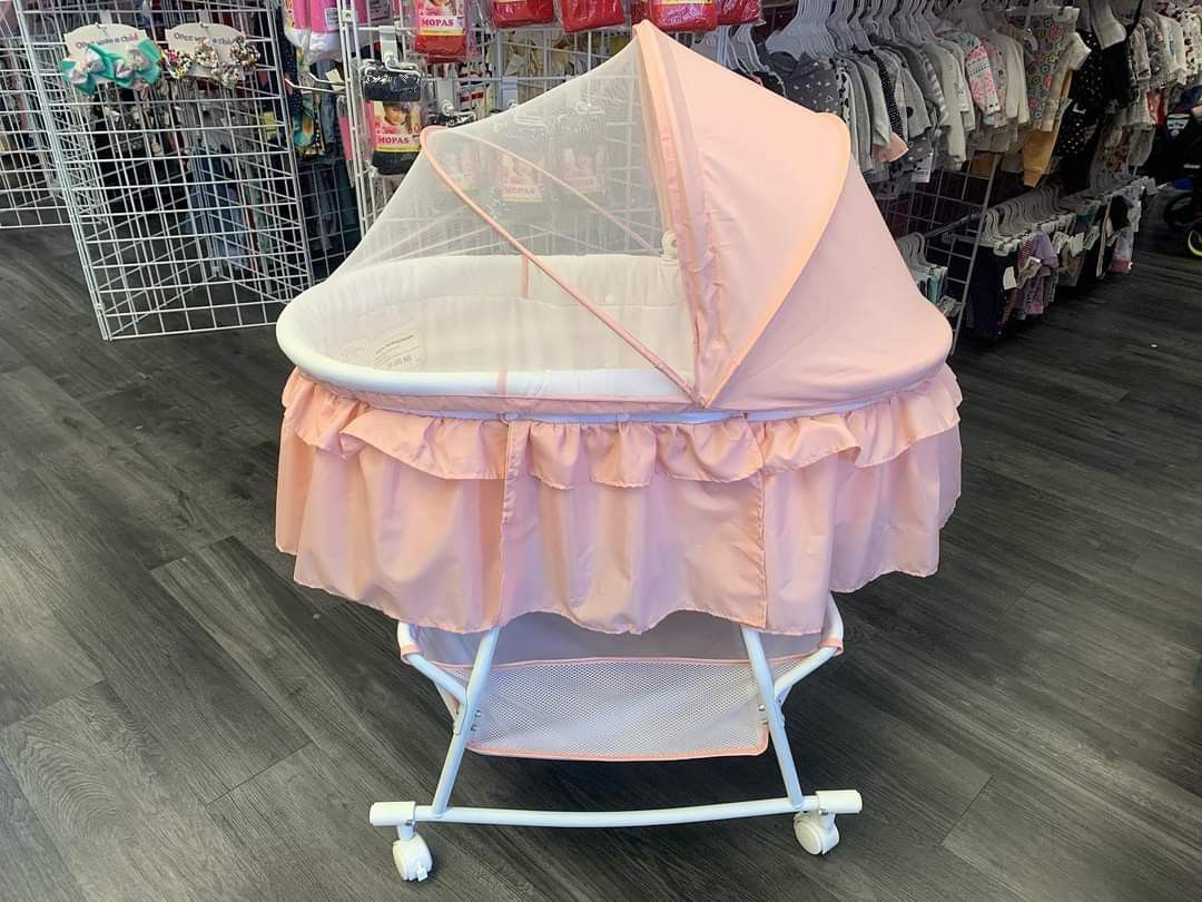 Baby bassinet with on sale canopy