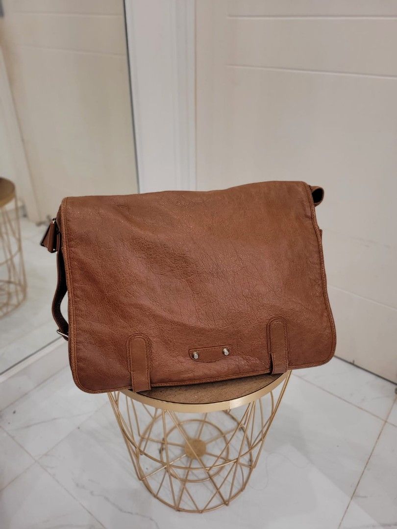 Harga sling bag balenciaga store