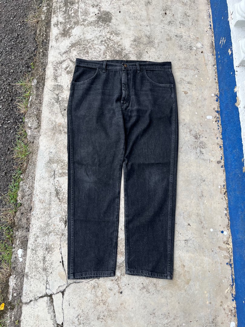 Basic edition jeans, Men's Fashion, Bottoms, Jeans on Carousell