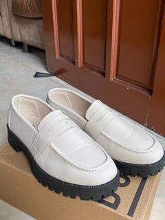 FREE SHIPPING) LV loafers ✨, Women's Fashion, Footwear, Loafers on Carousell