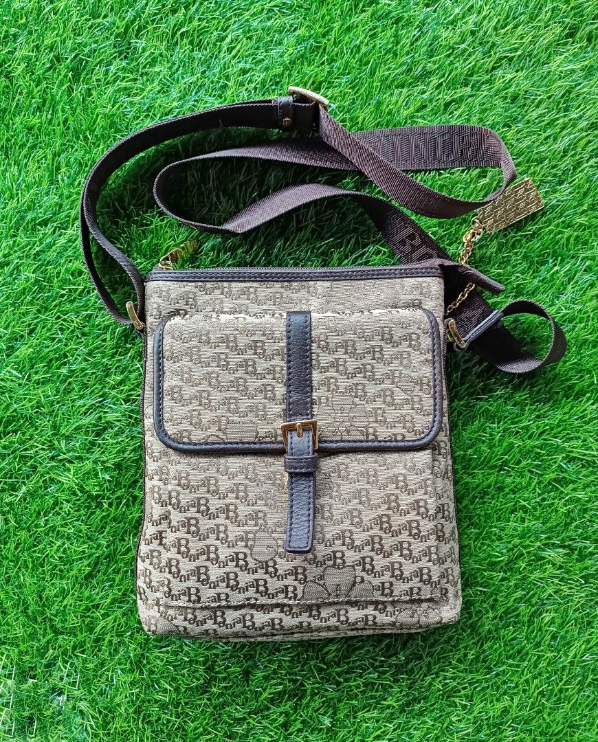 Oakere sling bag discount