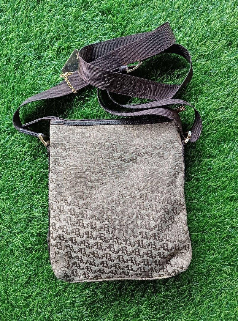 Oakere sling hotsell bag