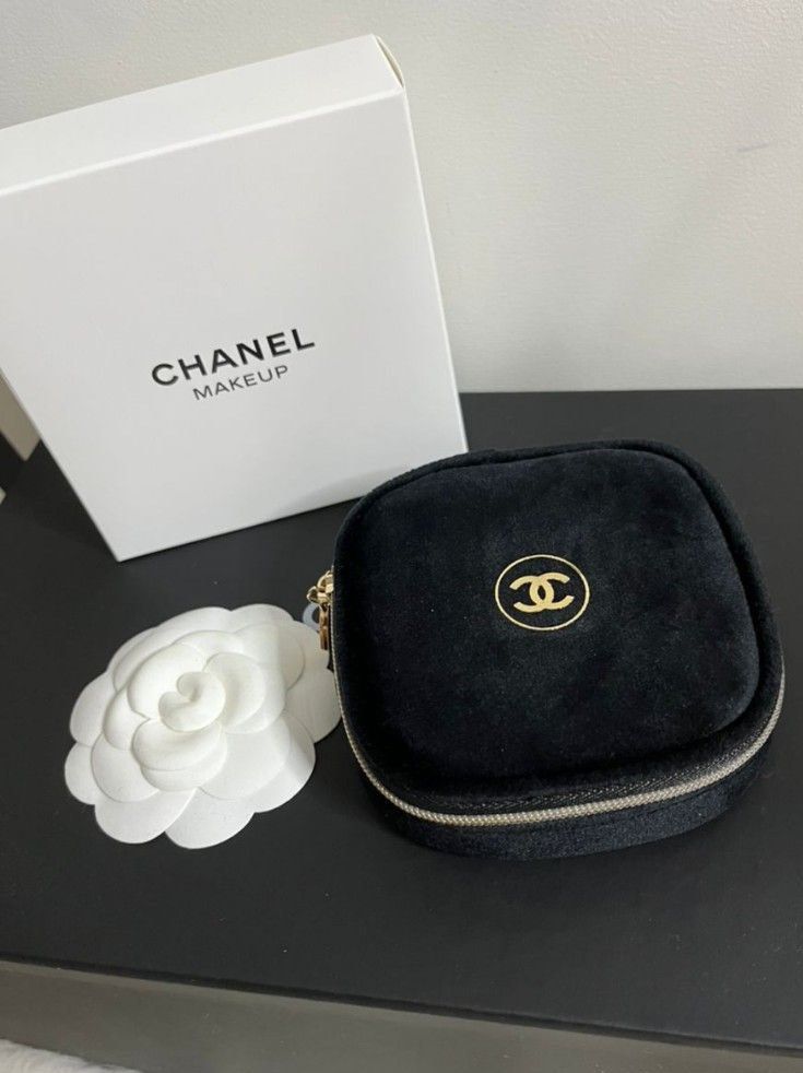 CHANEL Black Quilted Patent Leather Lipstick Holder