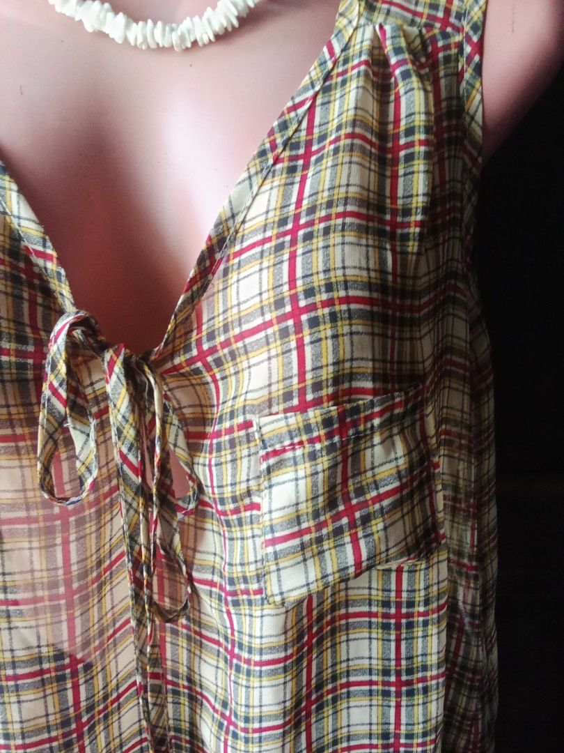 Checkered blouse (Category: Blouses) located in Alaminos. Submitted by HCprloved (Listing ID 1251035302, Image 2). Description: good as new.