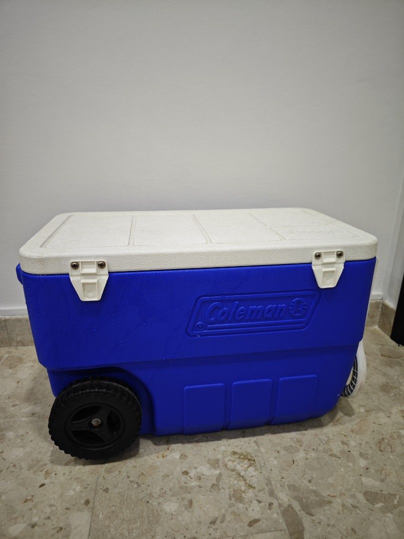 Coleman 50q cooler box with wheels, Sports Equipment, Fishing on Carousell