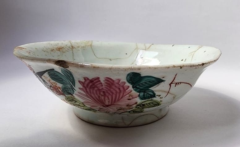 Colourful old Chinese rice bowl with bird perching in the midst of ...