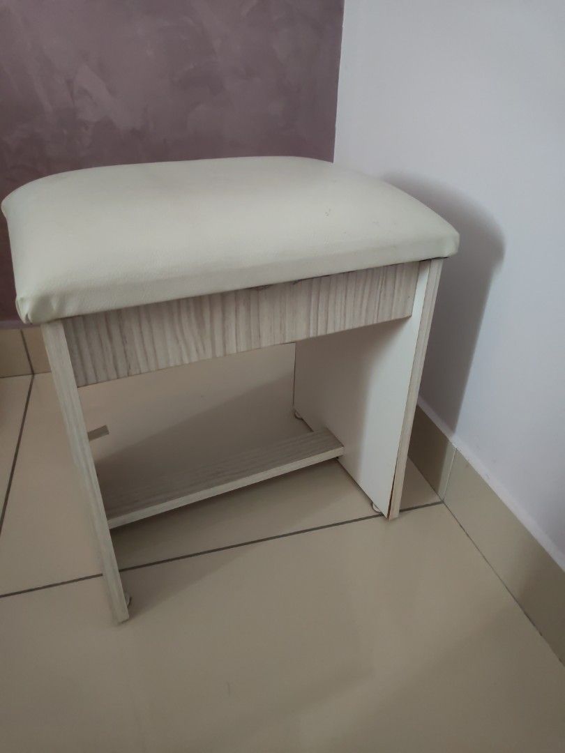 Dressing table chair, Furniture & Home Living, Furniture, Chairs on
