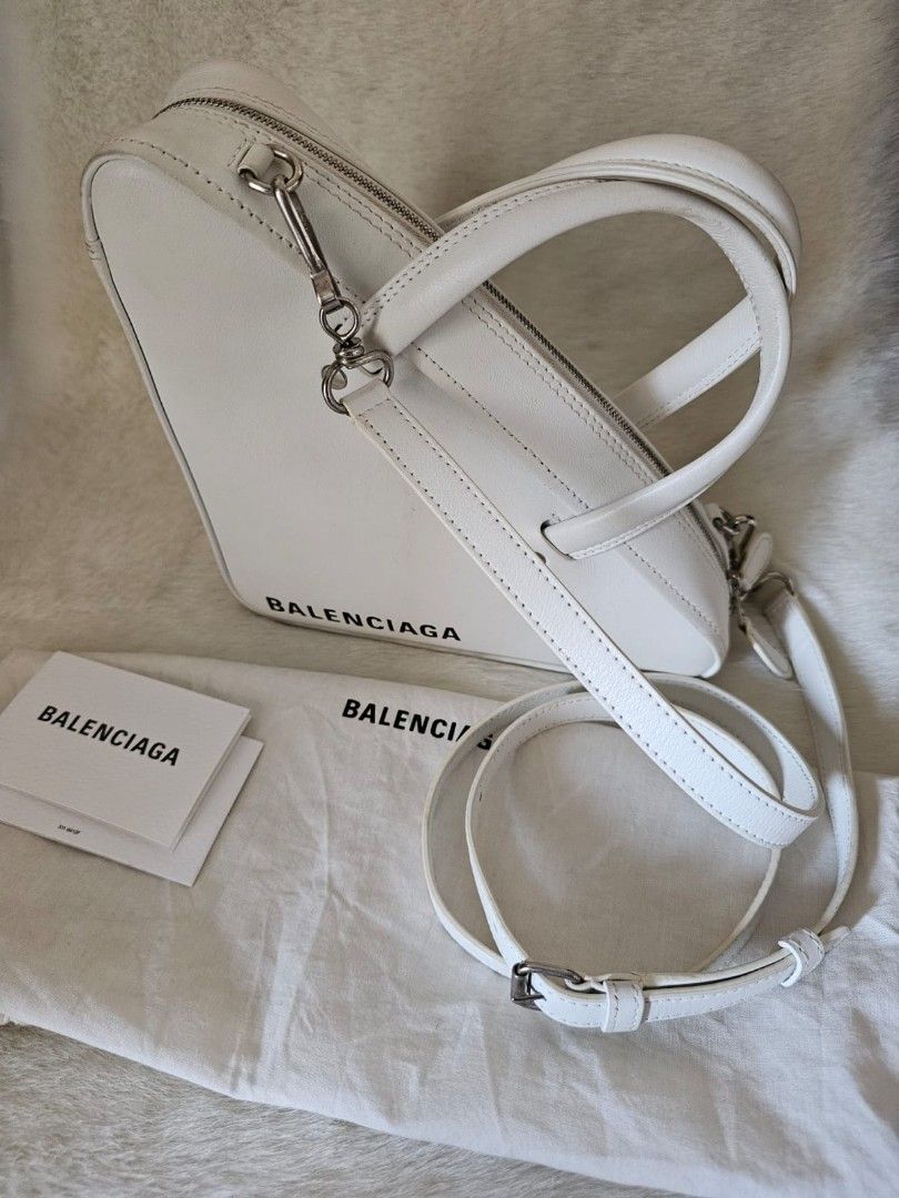 Fast sale balenciaga triangle preloved white sling bag Barang