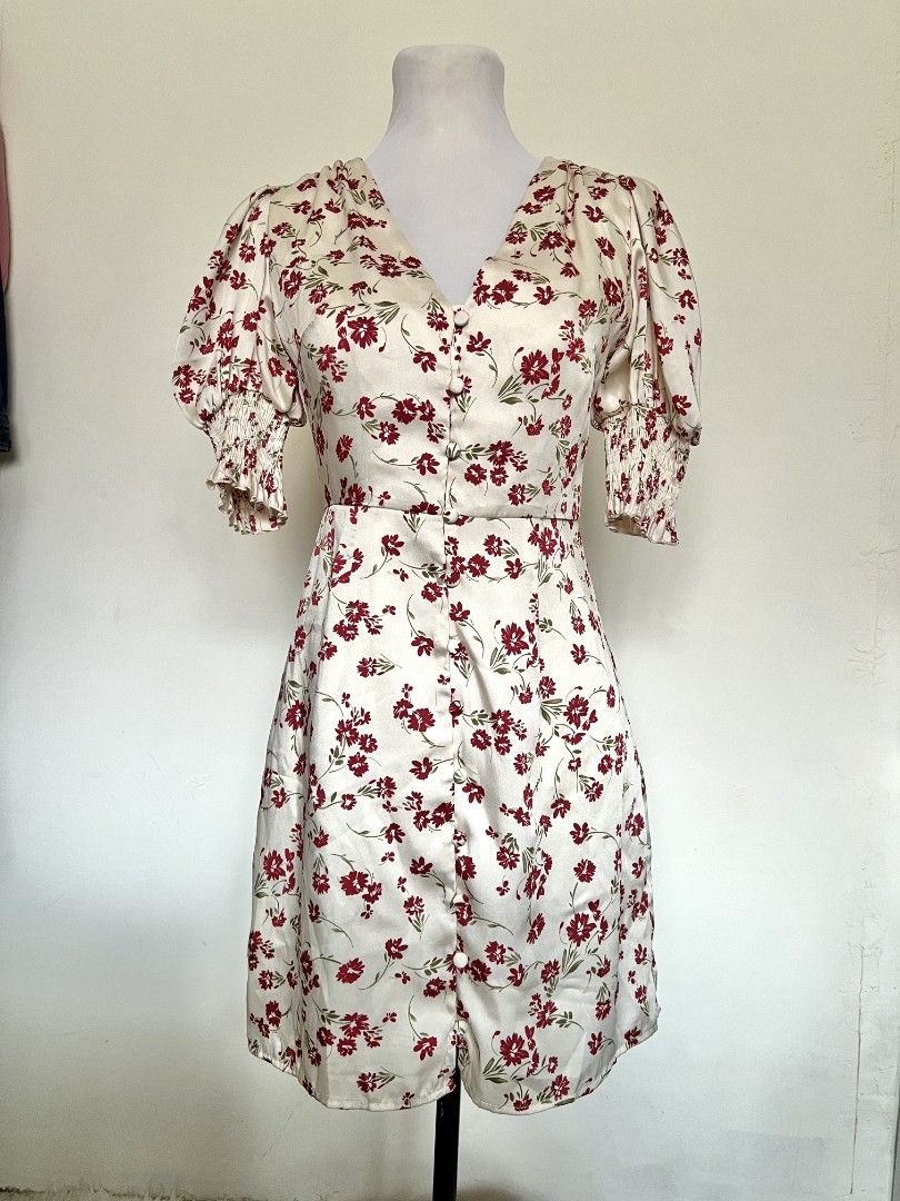 Floral Beige/Cream Button Dress (Category: Dresses) located in Bacoor. Submitted by gurldeclutterzz (Listing ID 1250966609, Image 2). Description: Only used once Size: Fits small RFS: decluttering Buyer will shoulder SF.