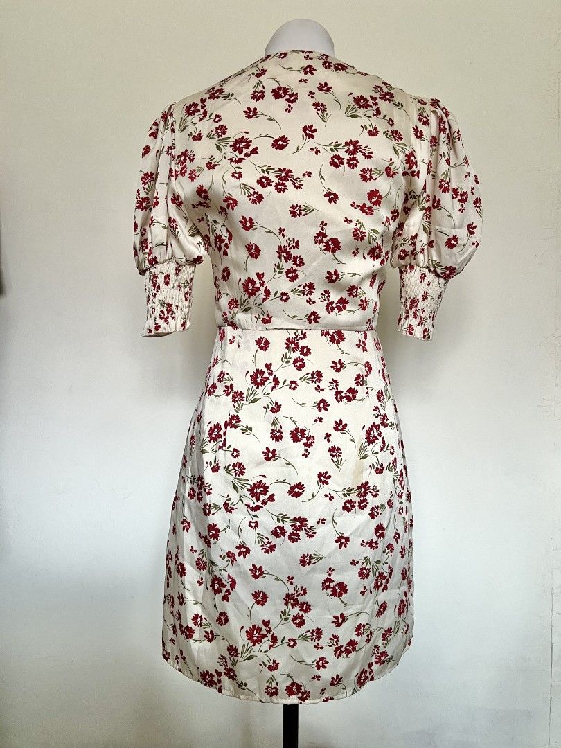 Floral Beige/Cream Button Dress (Category: Dresses) located in Bacoor. Submitted by gurldeclutterzz (Listing ID 1250966609, Image 3). Description: Only used once Size: Fits small RFS: decluttering Buyer will shoulder SF.