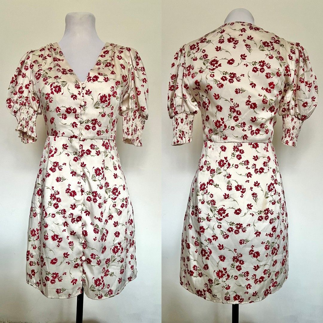 Floral Beige/Cream Button Dress (Category: Dresses) located in Bacoor. Submitted by gurldeclutterzz (Listing ID 1250966609, Image 1). Description: Only used once Size: Fits small RFS: decluttering Buyer will shoulder SF.