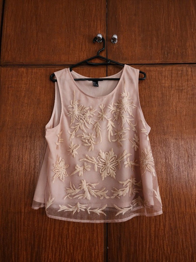 Forever 21 floral embroidered top top