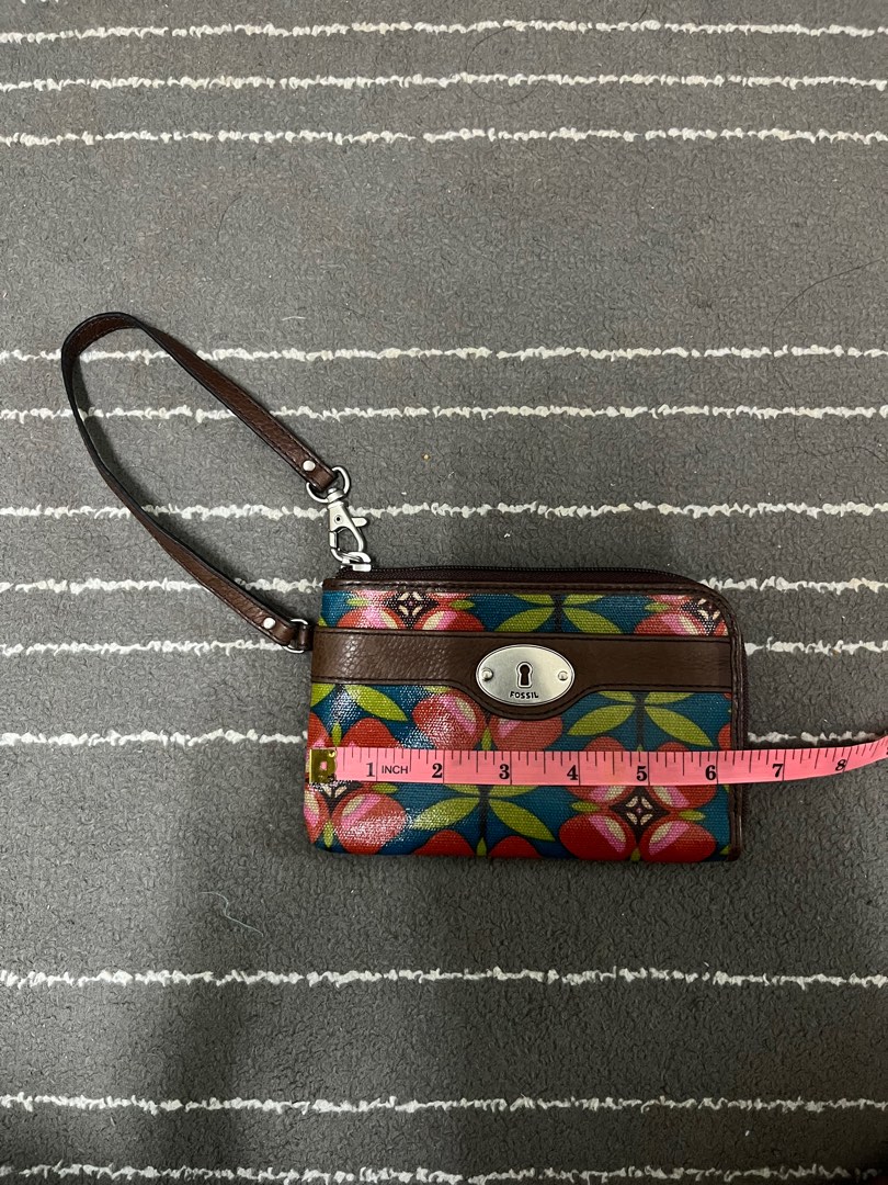 Fossil wristlet cheap strap