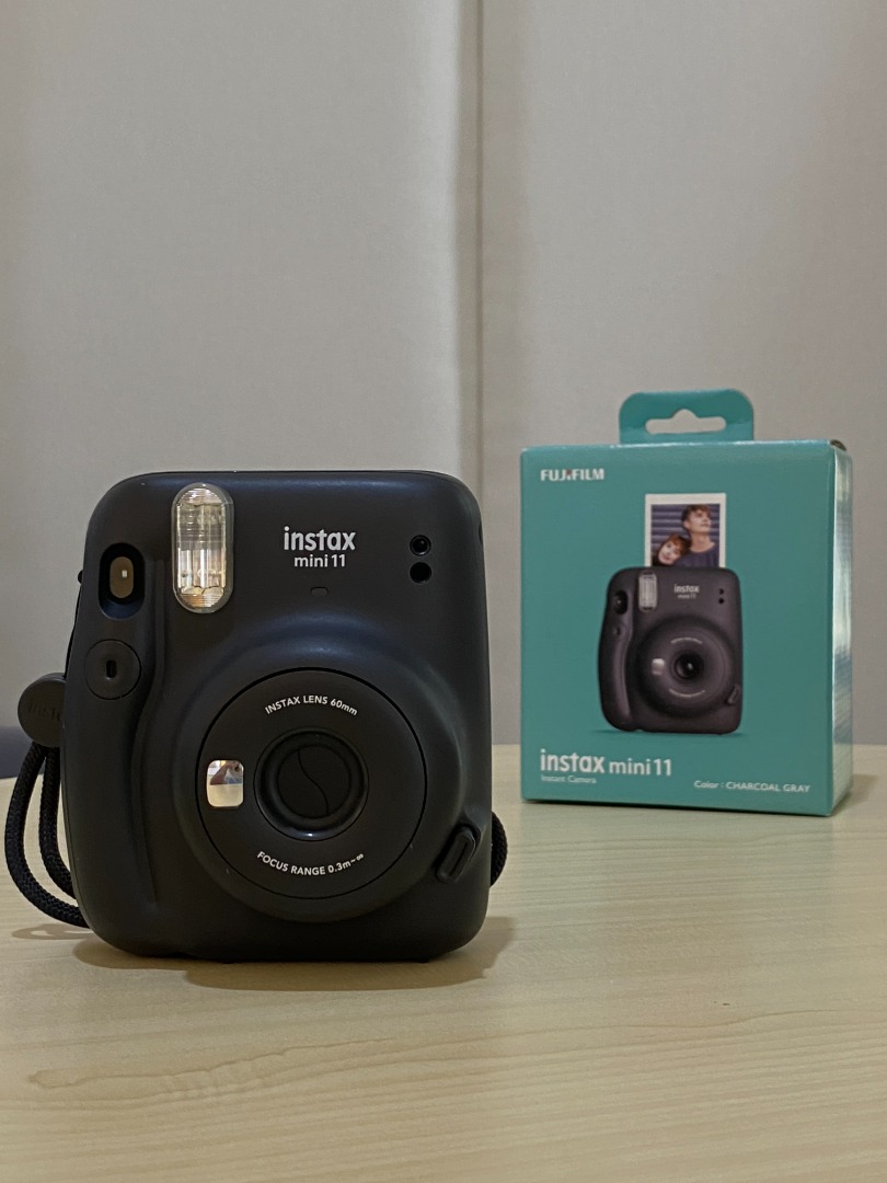 Fujifilm Instax mini 11 Black on Carousell