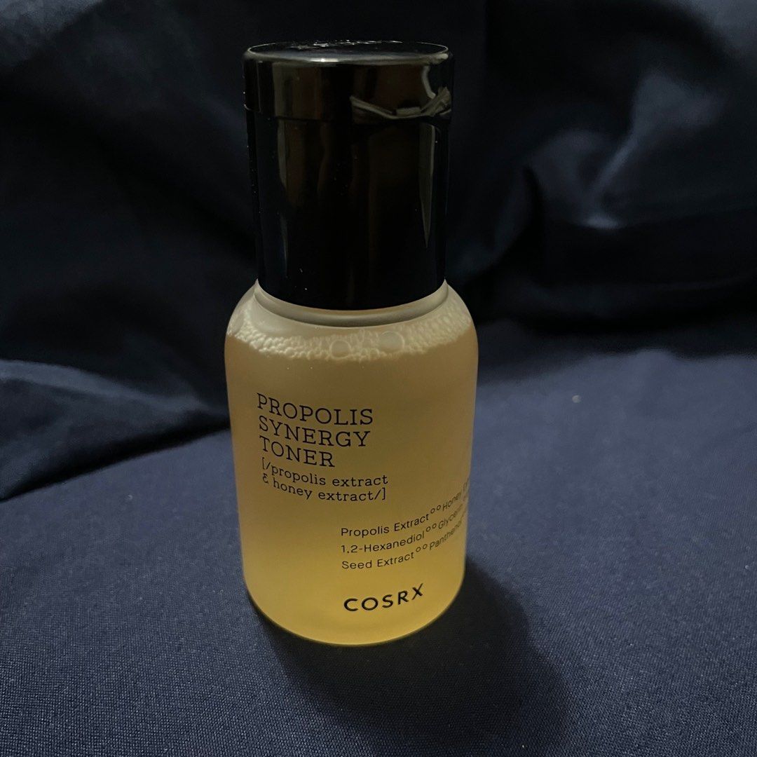 Full Fit Propolis Synergy Toner 50ml (Category: Face Care) located in Mandaluyong City. Submitted by lady.lannister (Listing ID 1251028606, Image 1). Description: What does this do? A toner that contains 72.6% of Black bee Propolis extract and 10% Honey extract which will make your skin glowy and smooth. A boosting toner and the best selling ampoule, the combination of two propolis product will make your skin plump and nourished even better than 