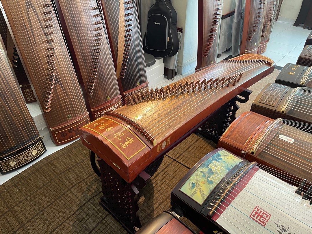 Guzheng Dunhuang. Secondhand古筝 very nice, Hobbies & Toys, Music & Media
