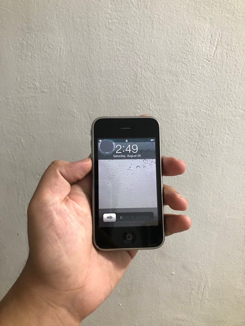 Iphone 3g 16gb (Category: Others) located in Bulacan. Submitted by apple_siri (Listing ID 1251092094, Image 3). Description: Issue may gray spot sa lcd, home button not functional goods na lang sya as music player complete set napo yan with charging chord, earphones, brand new power bank case may songs nadin nakalagay jan po gagamitin na lang.