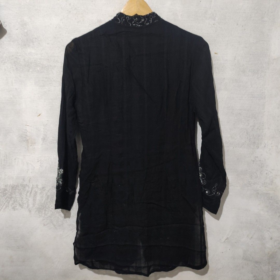 kebaya hitam carte blanche S on Carousell