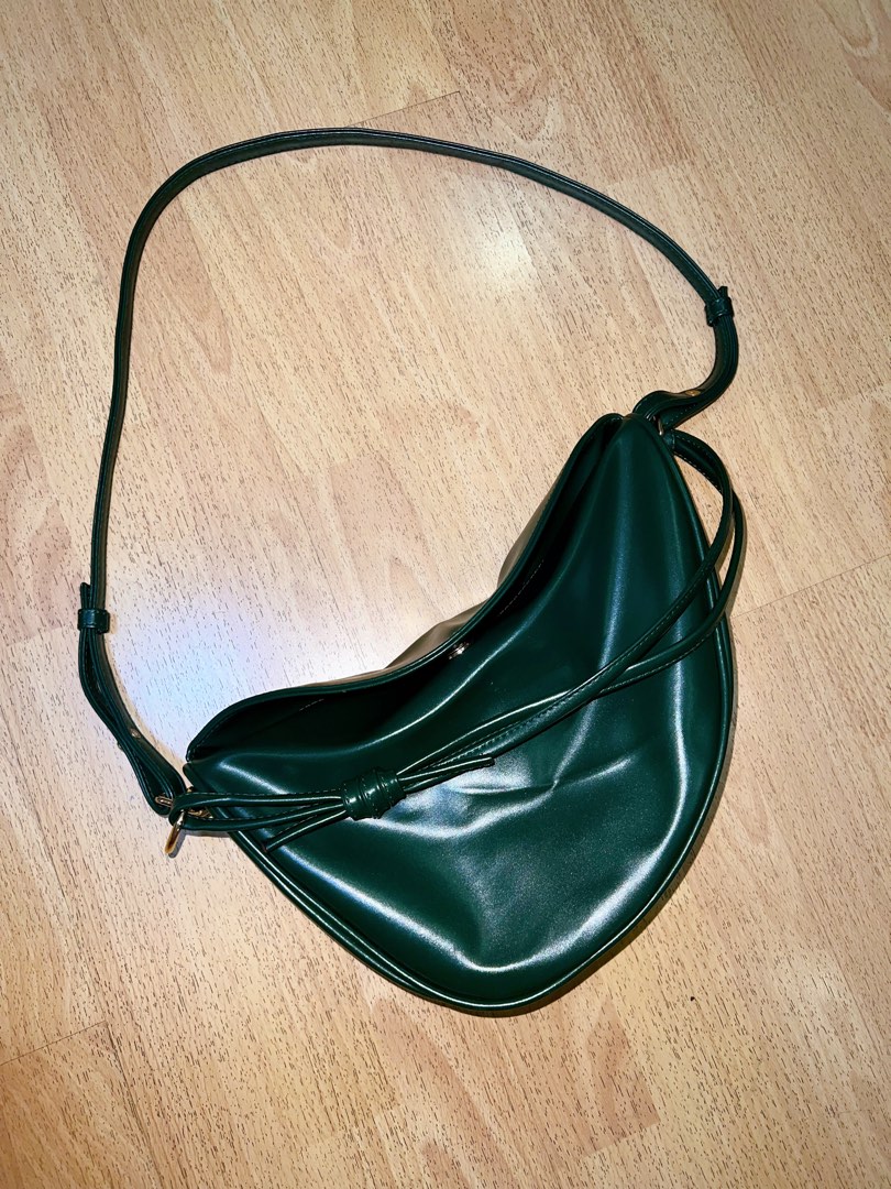 Leather green crossbody bag on Carousell