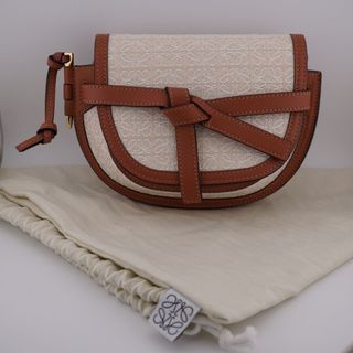Loewe pochette bag ( Tan ), 名牌, 手袋及銀包- Carousell