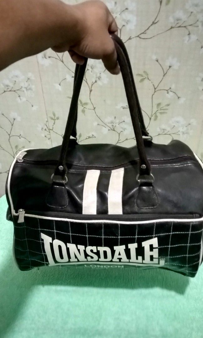 Lonsdale Unisex Gym Sports Holdall Barrel Bag with Adjustable Shoulder  Strap & Dual Carry Handles- Perfect Partner for Gym, Boxing, Travel or A  Duffel Bag for Your Essentials, Purple & Grey: Buy