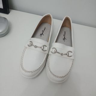 moga buisset japan (モガビセット) plain white classic loafers silver women's flat shoes nursing medical pretty dainty soft girl aesthetic coquette aesthetic old money