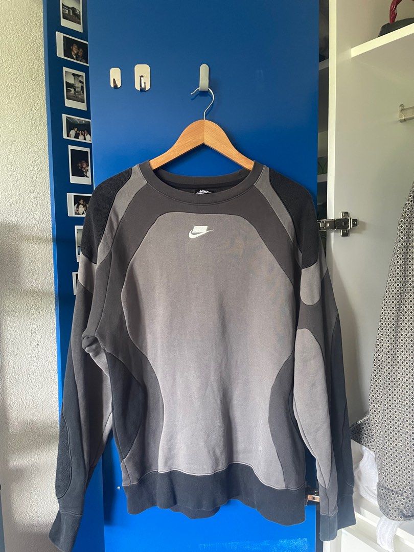 Nike sweater (Category: Tshirts & Polo Shirts ) located in Dagupan City. Submitted by seerr02 (Listing ID 1250975884, Image 1). Description: Rfs: decluttering .