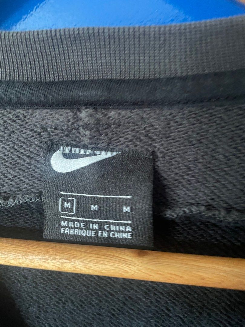 Nike sweater (Category: Tshirts & Polo Shirts ) located in Dagupan City. Submitted by seerr02 (Listing ID 1250975884, Image 3). Description: Rfs: decluttering .
