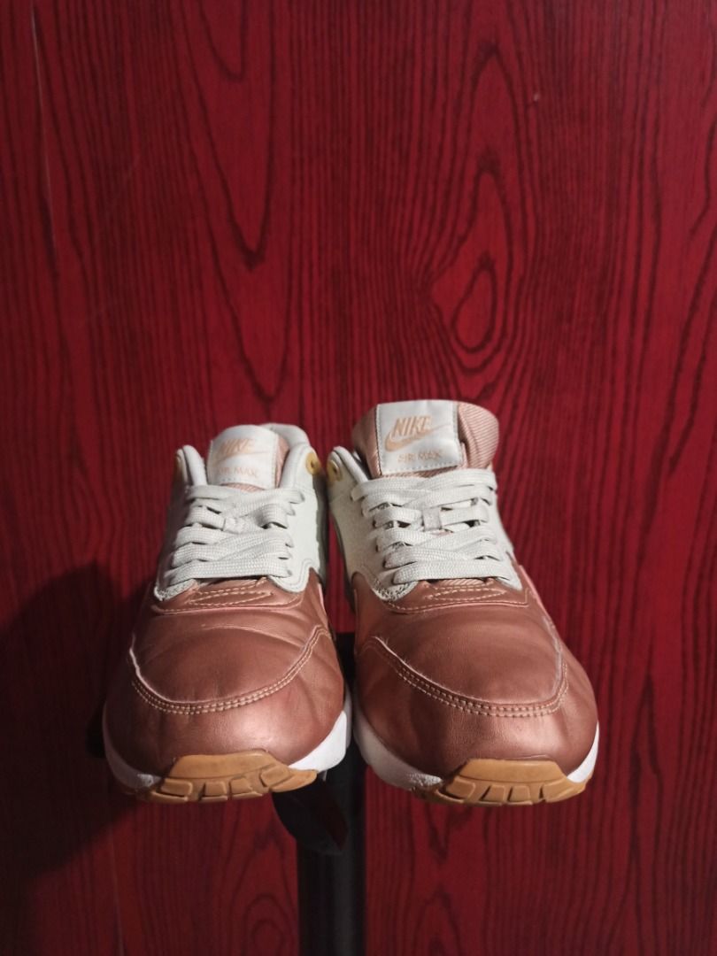 Women's air max 1 se running sneakers from finish store line