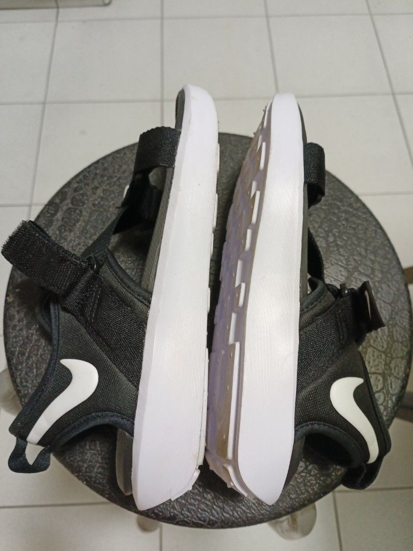 Nike 3 strap hotsell sandals