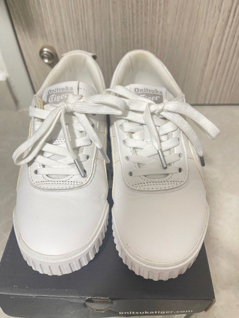 Onitsuka Tiger (Category: Sneakers) located in Singapore. Submitted by miky809 (Listing ID 1251049996, Image 3). Description: 100% Authentic. Full white colour (Size 36, True to the size) One side of flag broken. Worn less than 10 times. 85% look new.
