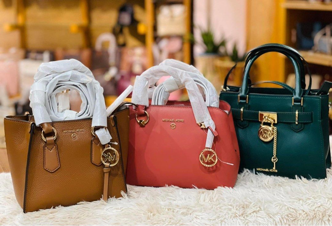 💯ORIGINAL MICHAEL KORS KRIS SMALL LUGGAGE (Category: Luxury Bags & Wallets) located in Quezon City. Submitted by ashongsstore (Listing ID 1251017478, Image 1). Description: Kris 7700 Edith 8990 Hamilton Green 8990.