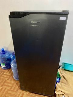 Panasonic refrigerator 5’2 cubic ft. Inverter