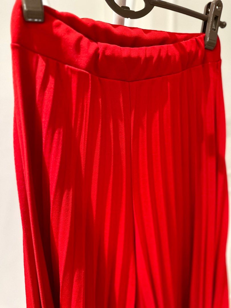 Pleated store skirt quiz