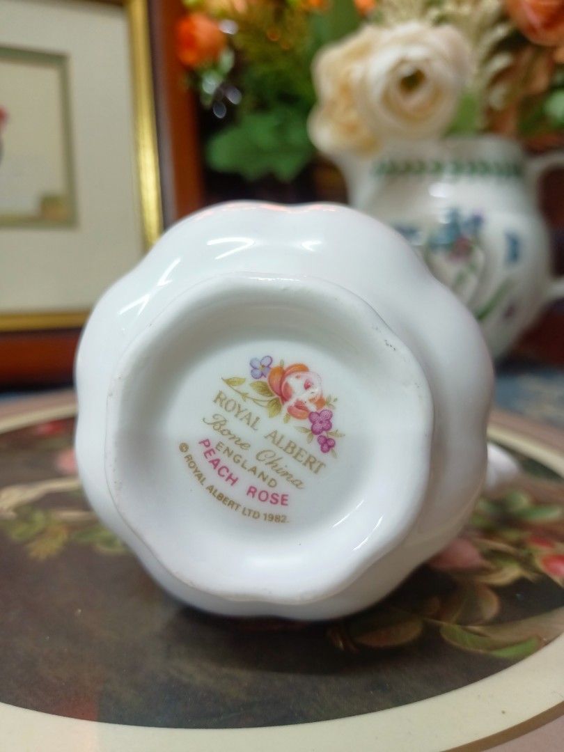 Royal Albert peach rose 1982 creamer Hobbies Toys Collectibles