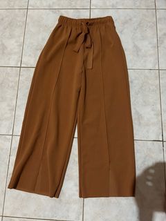 (Category: ) located in . Submitted by capsulewardrobe01 (Listing ID 1251037483, Image 1). Description: .