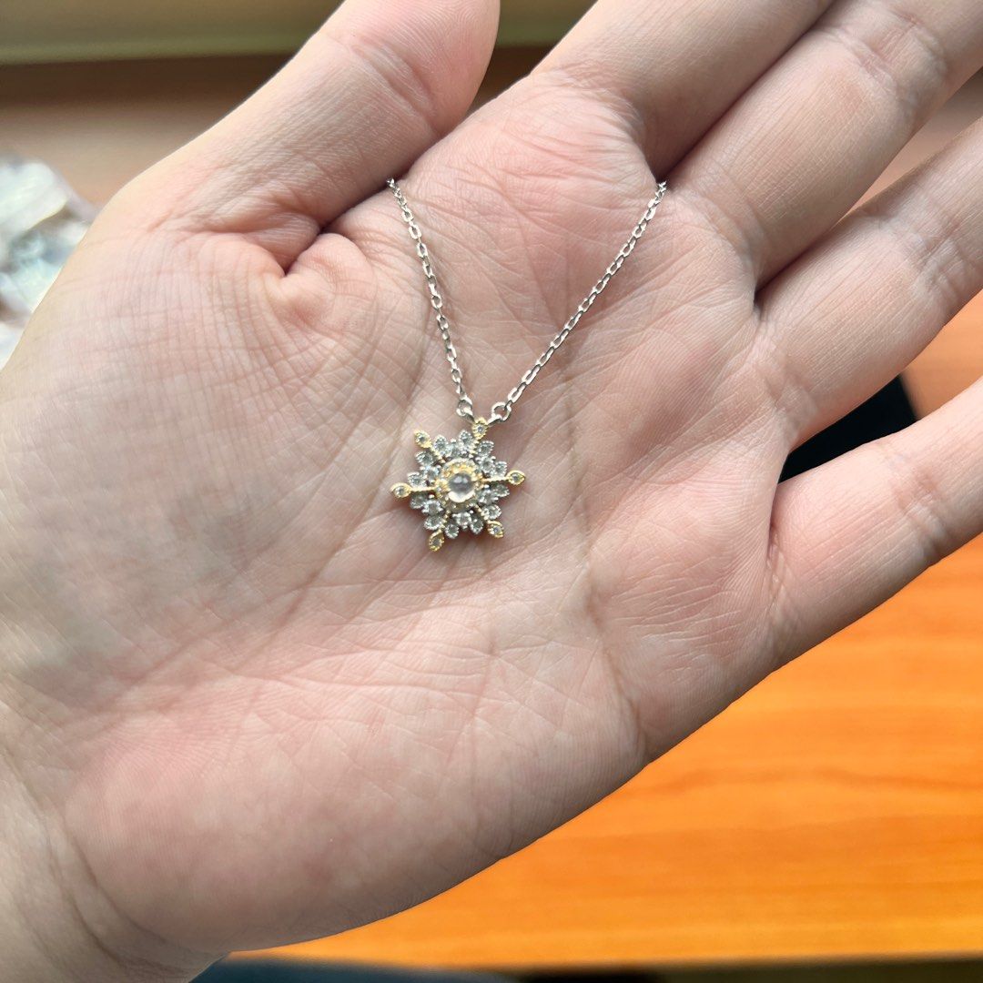 Gold hotsell snowflake necklace