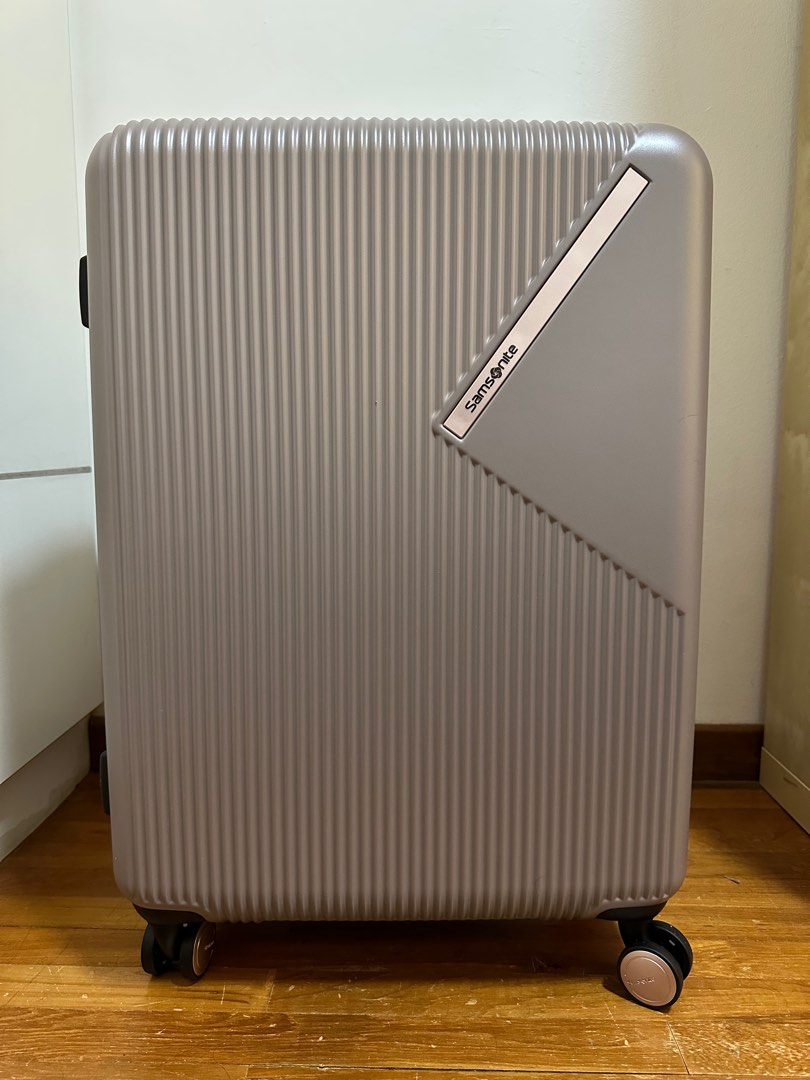 Samsonite Zeltus 69cm travel luggage with inbuilt weigh scale, Hobbies