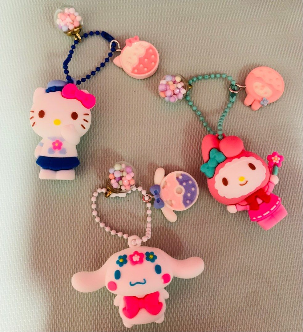 Hello Kitty Beads Keychain, Hobbies & Toys, Stationery & Craft, Handmade  Craft on Carousell