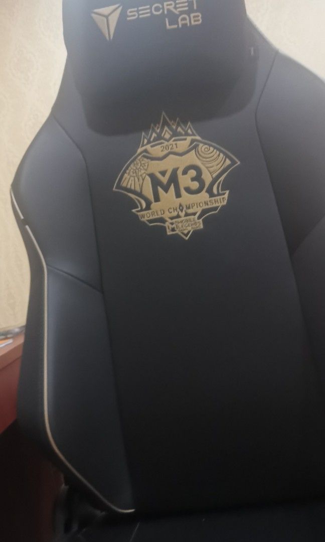 Secretlab TITAN Evo gaming chair. Hardly used. M3 Personalized