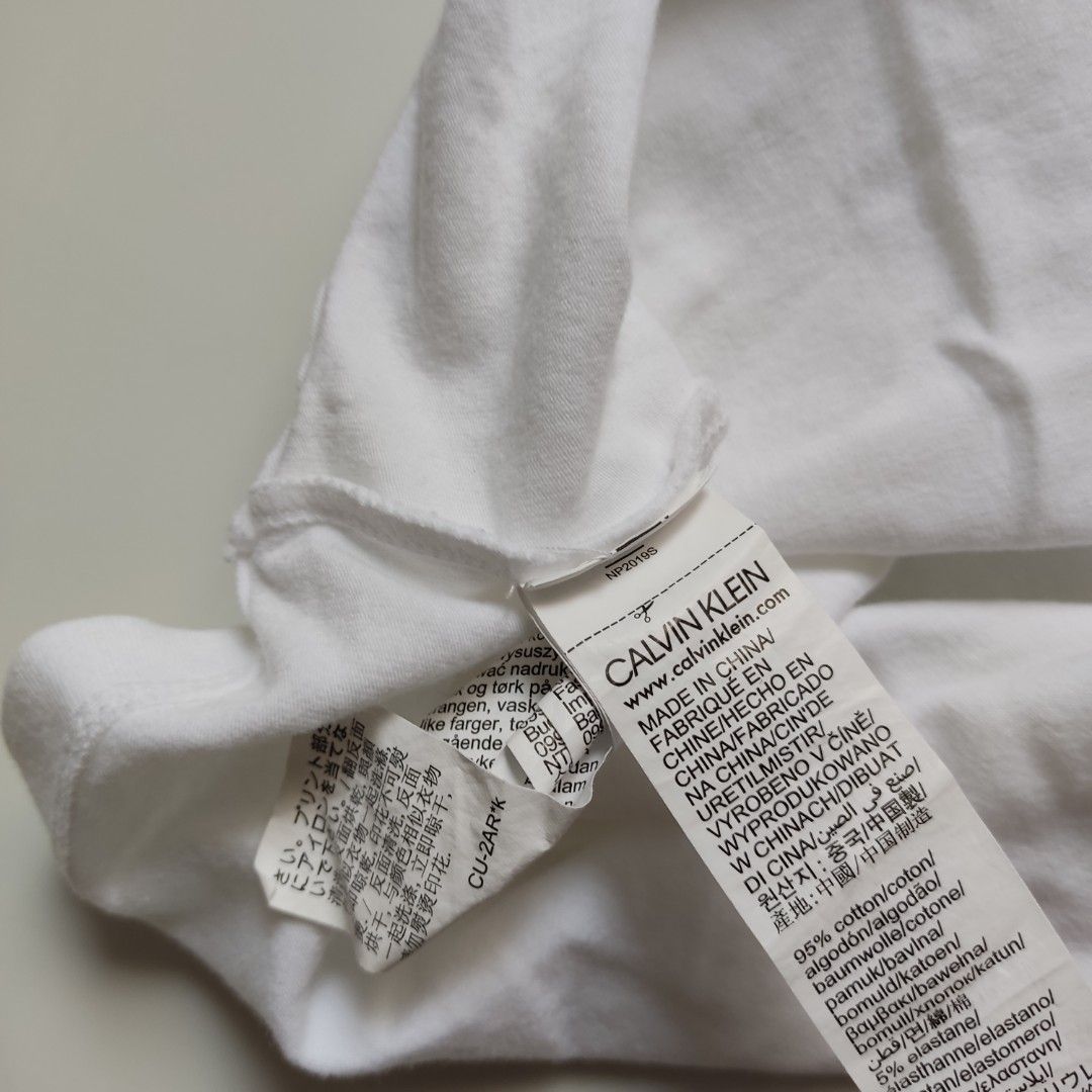 Size S Calvin Klein White Top T shirt Women s Fashion Tops