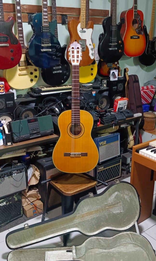 Tarrega tg-c classical guitar (Category: Musical Instruments) located in Paranaque City. Submitted by yourhonorvoy (Listing ID 1250936197, Image 2). Description: 🤠🤠🤠 New arrival from japan🇯🇵 Tarrega tg-c classical guitar 30k only With hardcase Rare model 🫰Lagyan ko palang Ng bagong nylon strings 💪Ganda Ng tunog nito, medyo maliit Ang body compare sa ordinary size... 👍Payment thru cash, bank transfer, gcash or in any remittance center 🚚We