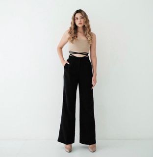 Tavia Finn Cutbray Cullote | Tied Up Cullotes / Black Pants / Kulot Hitam / Celana Hitam / Highwaist Highwaisted Pants / Kulot Hitam Tali Ikat / Ikat Pinggang Celana