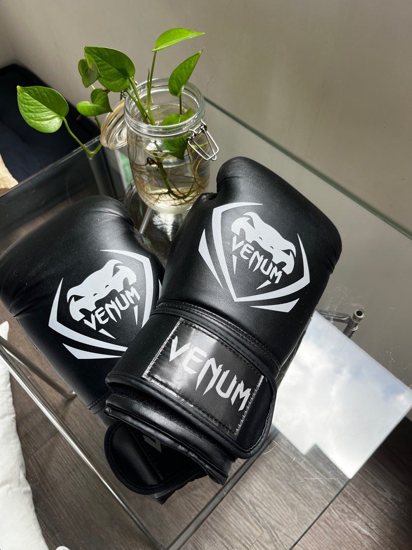 Venom 16 oz boxing sales gloves