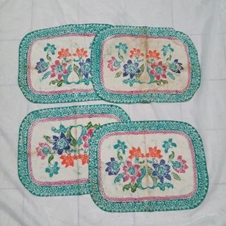 Vintage batik placemat and serviette set