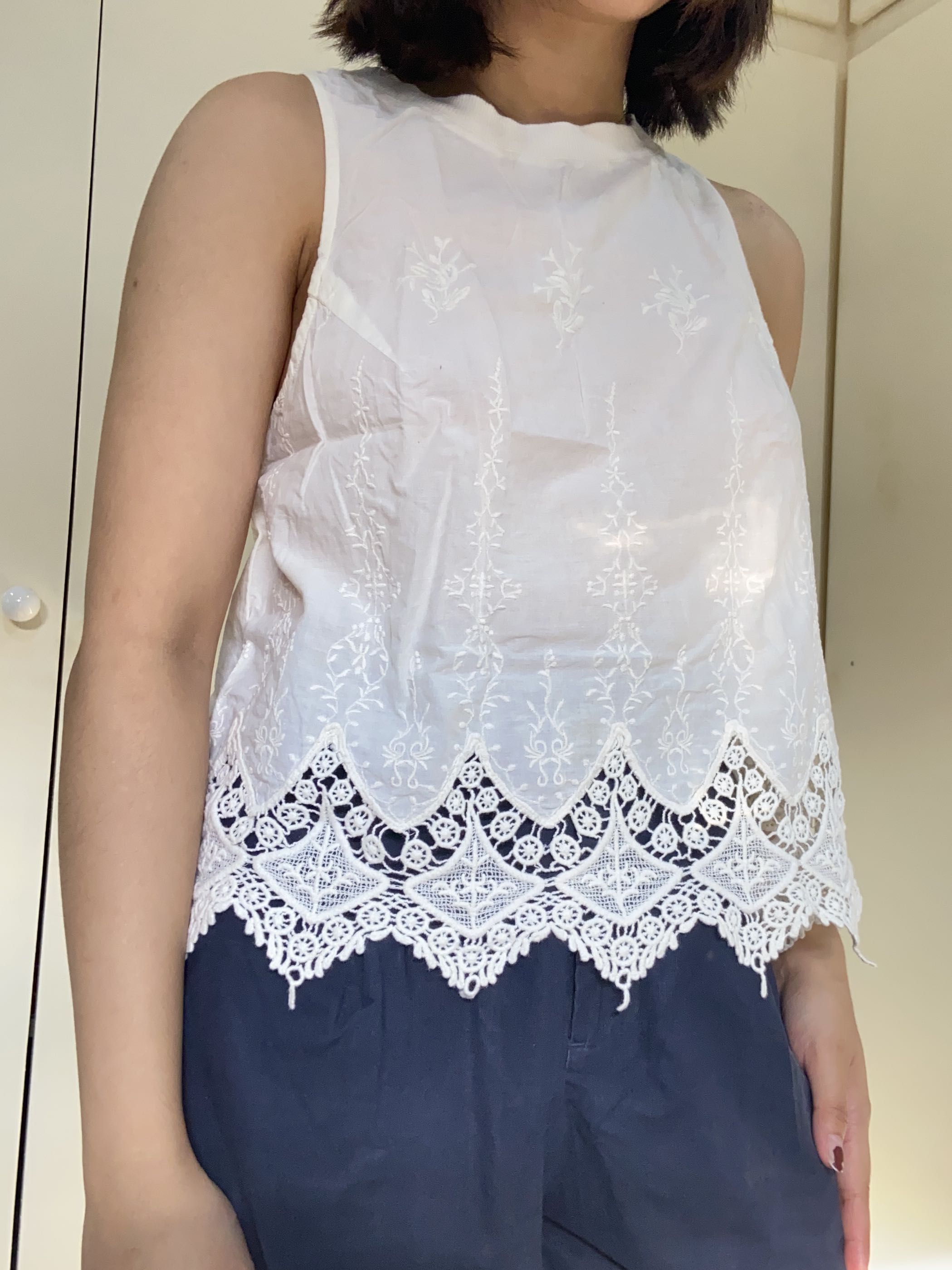 White Beach Vibes Top (Category: Sleeveless) located in Santa Rosa. Submitted by catshup (Listing ID 1251060554, Image 2). Description: 🍅 fits s-m 🍅 details are very pretty!! 🍅 message me to double check brand/s and size on tag 🥫 MOP: GCash 🥫 MOD: LBC, J&T, SDD 🥫 Loc: Sta. Rosa, Laguna (can do meetups around the area).