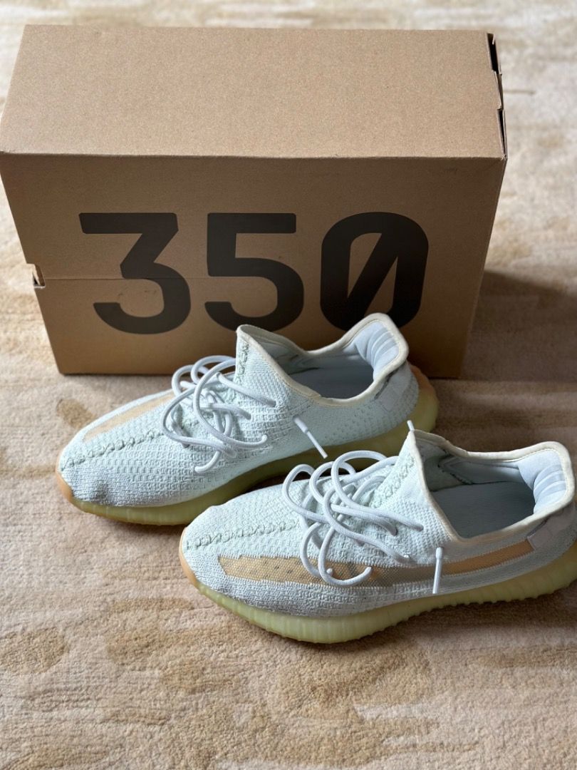 Yeezy 350 V2 Hyper