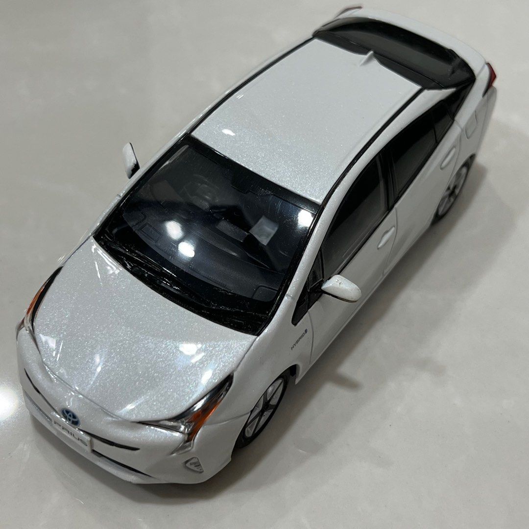 1:30 Toyota Prius (White), Hobbies & Toys, Toys & Games on