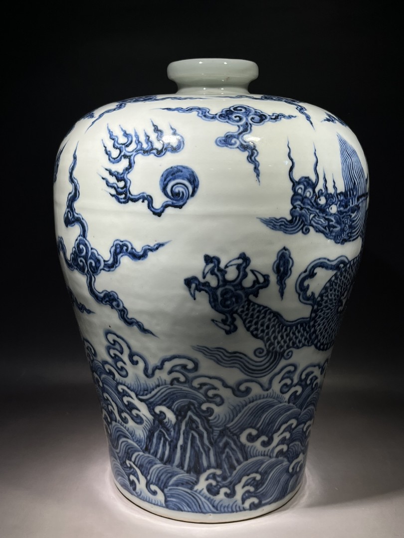 古董瓷器收藏：明初青花海水龍紋梅瓶（明永宣，此瓶是近年在景德鎮明代 